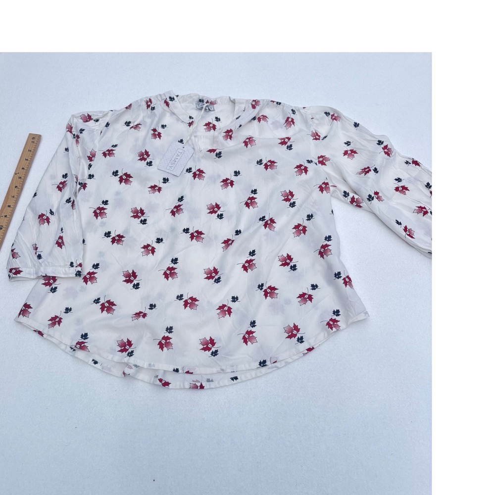 Tamsy Womens White Red Black Maple Leaf Print Rayon Blouse top shirt Large NWT